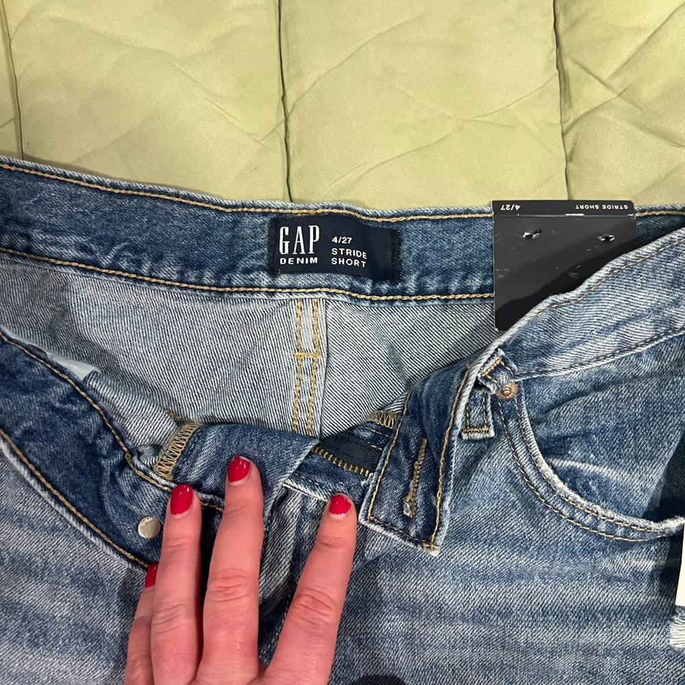 GAP Midrise Denim Stride Short - Picture 4 of 7